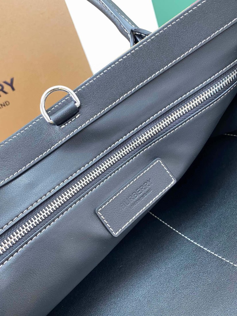 Burberry - 3