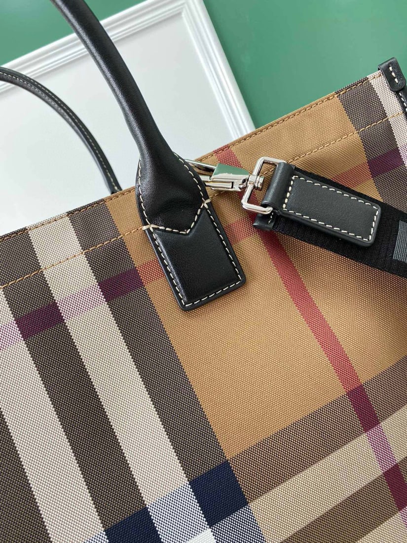 Burberry - 6