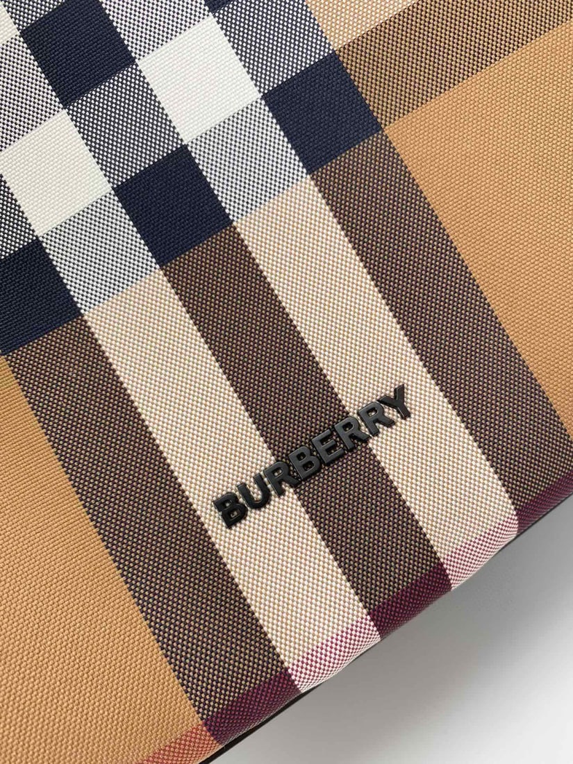 Burberry - 7