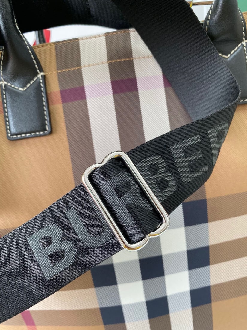Burberry - 8