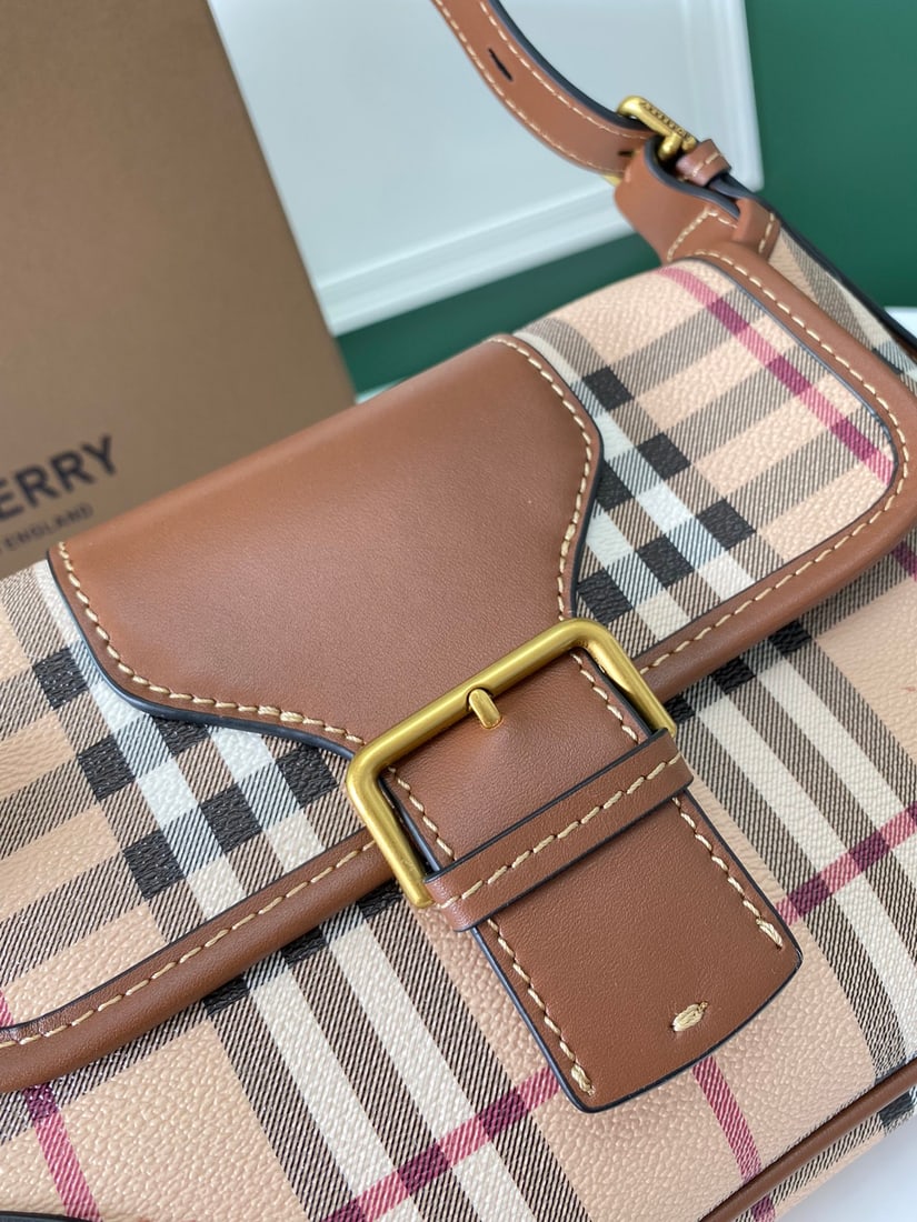 Burberry - 8