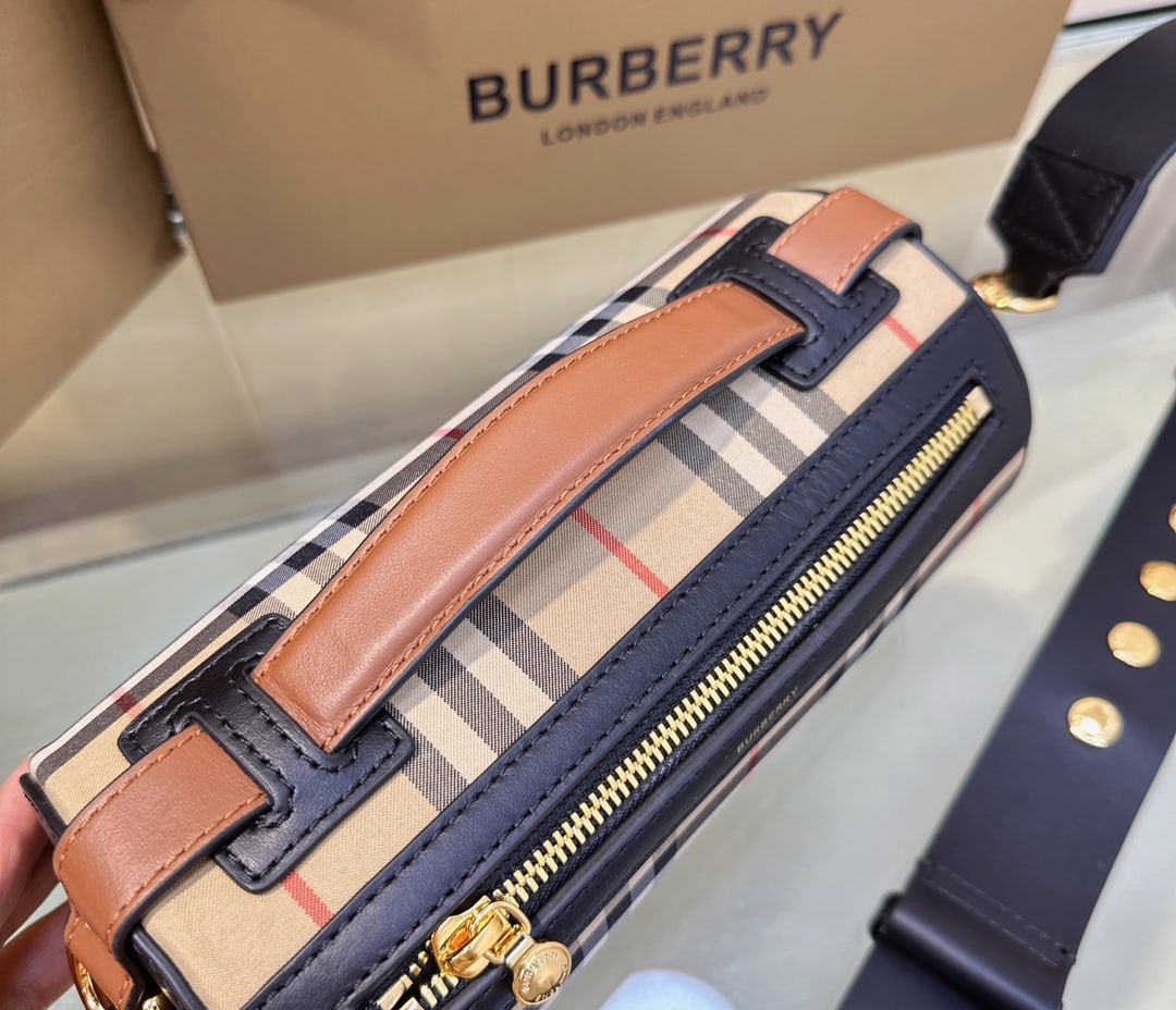 Burberry - 3