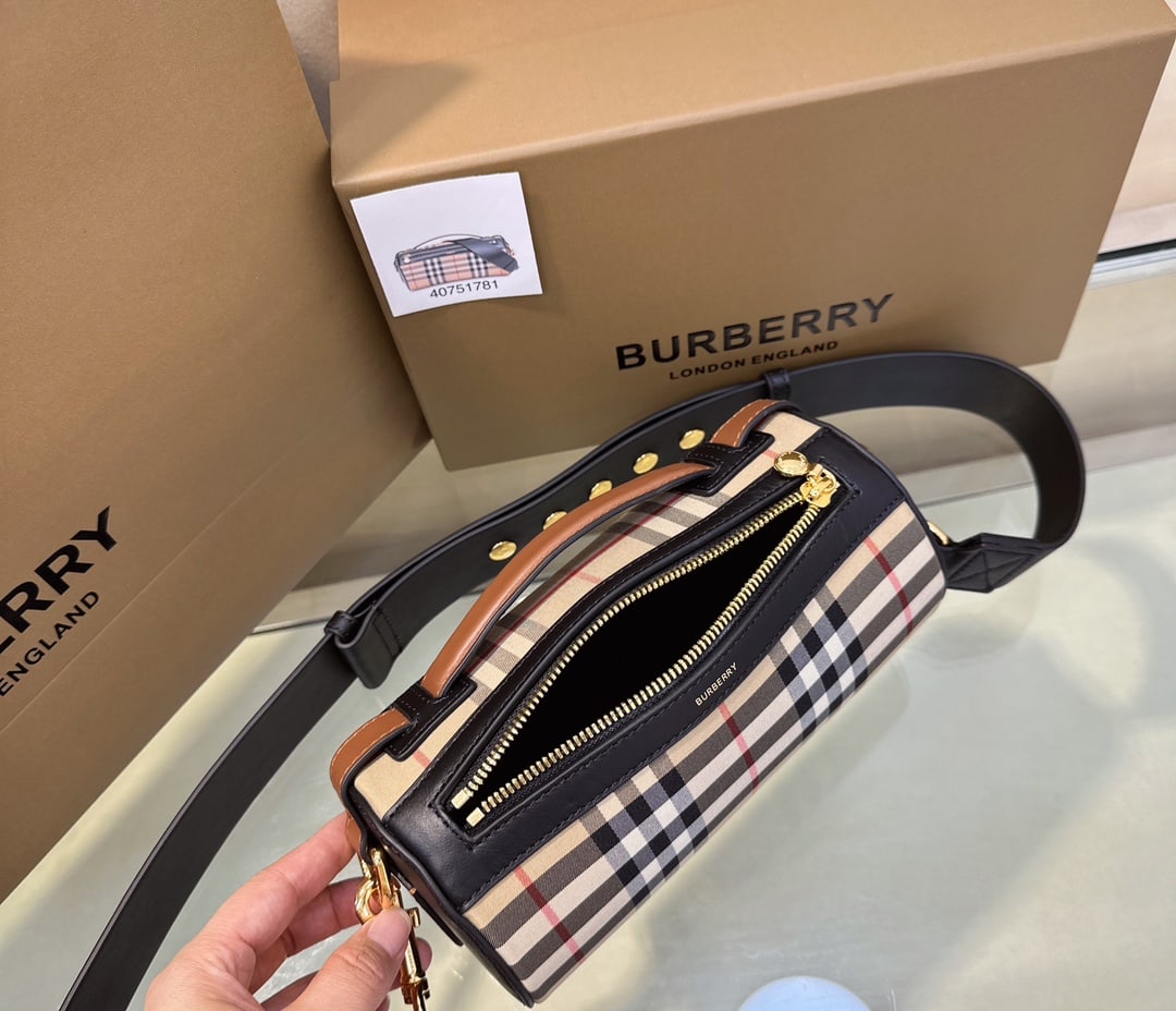 Burberry - 4