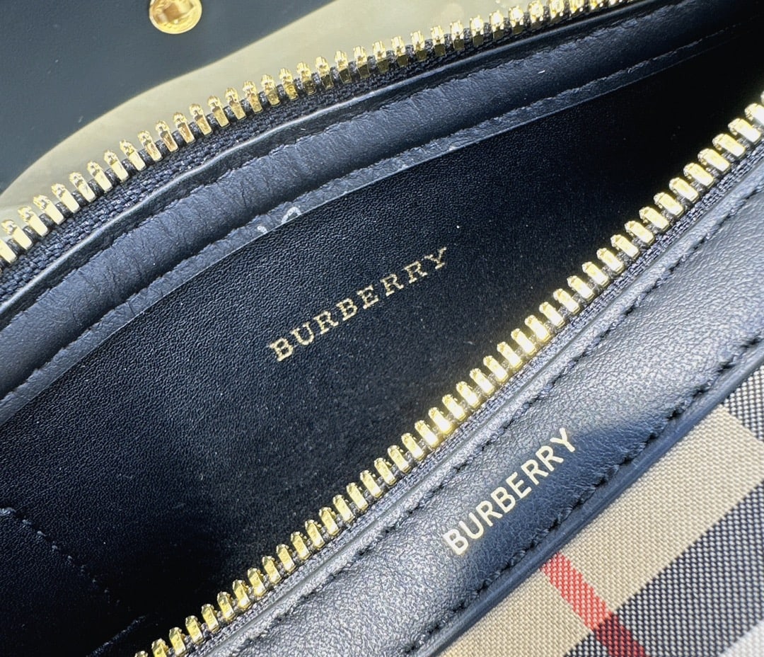 Burberry - 5