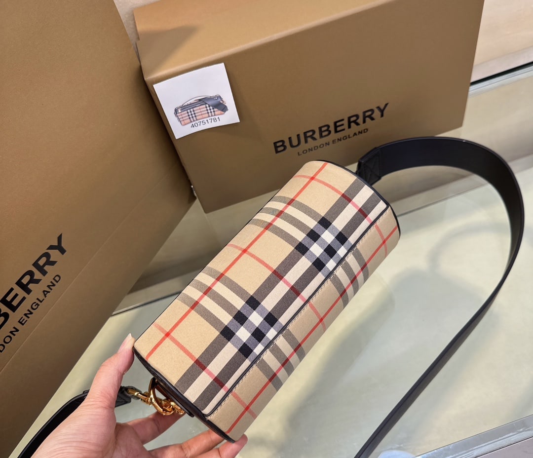 Burberry - 8