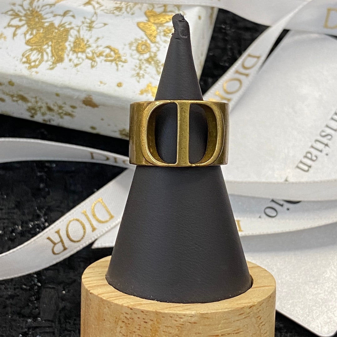 Dior ring: Dior ring: The Dior logo is simple and elegant, with exquisite and delicate craftsmanship. Thank you for viewing our auction and we look forward to serving you as a valued Gold Standard Auctions