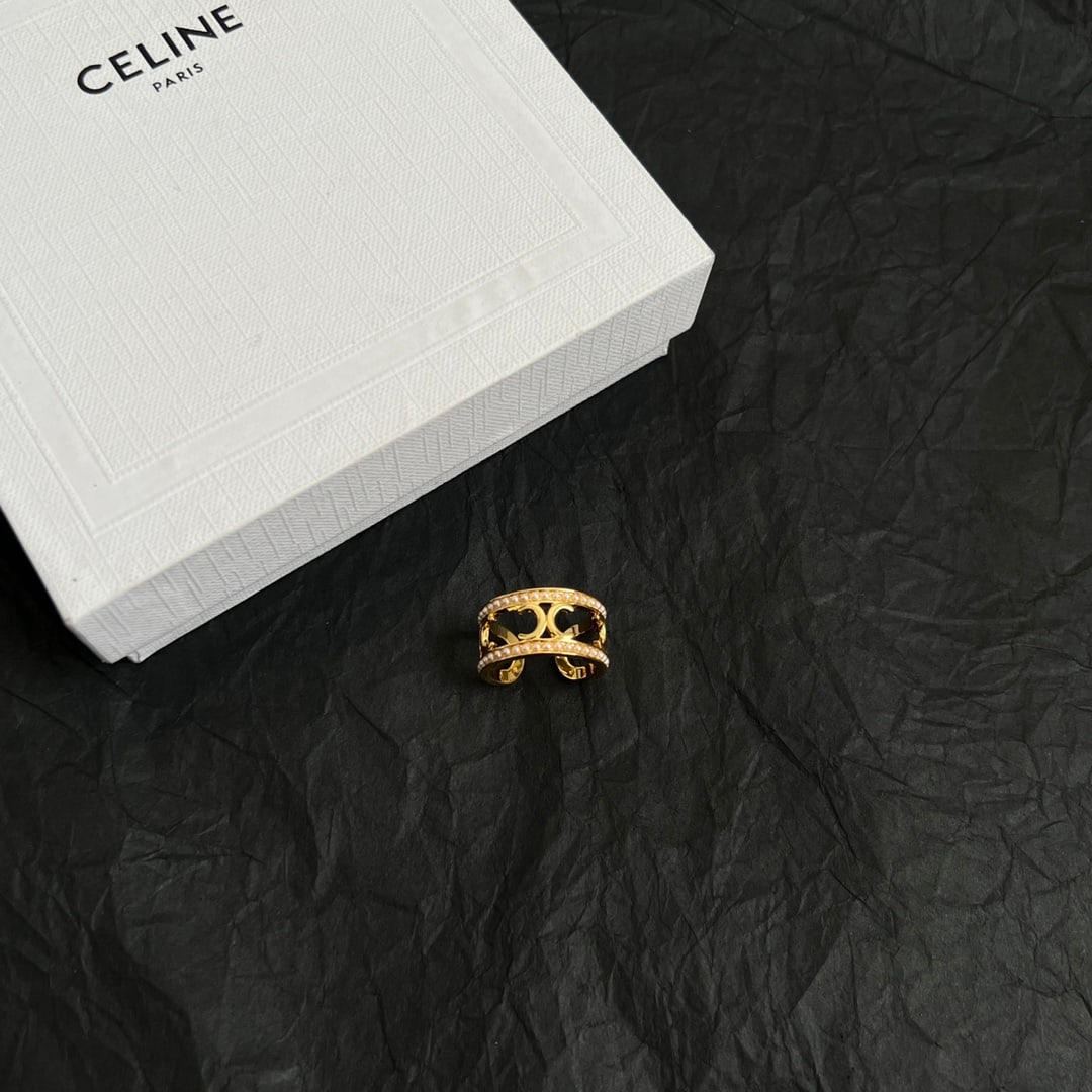 Celine vintage Arc de Triomphe ring: Celine vintage Arc de Triomphe ring with engraved openwork design! Elegant, fashionable, artistic, and unique, offering a stylish experience. Highly recommended. Thank you for viewing our auction and 
