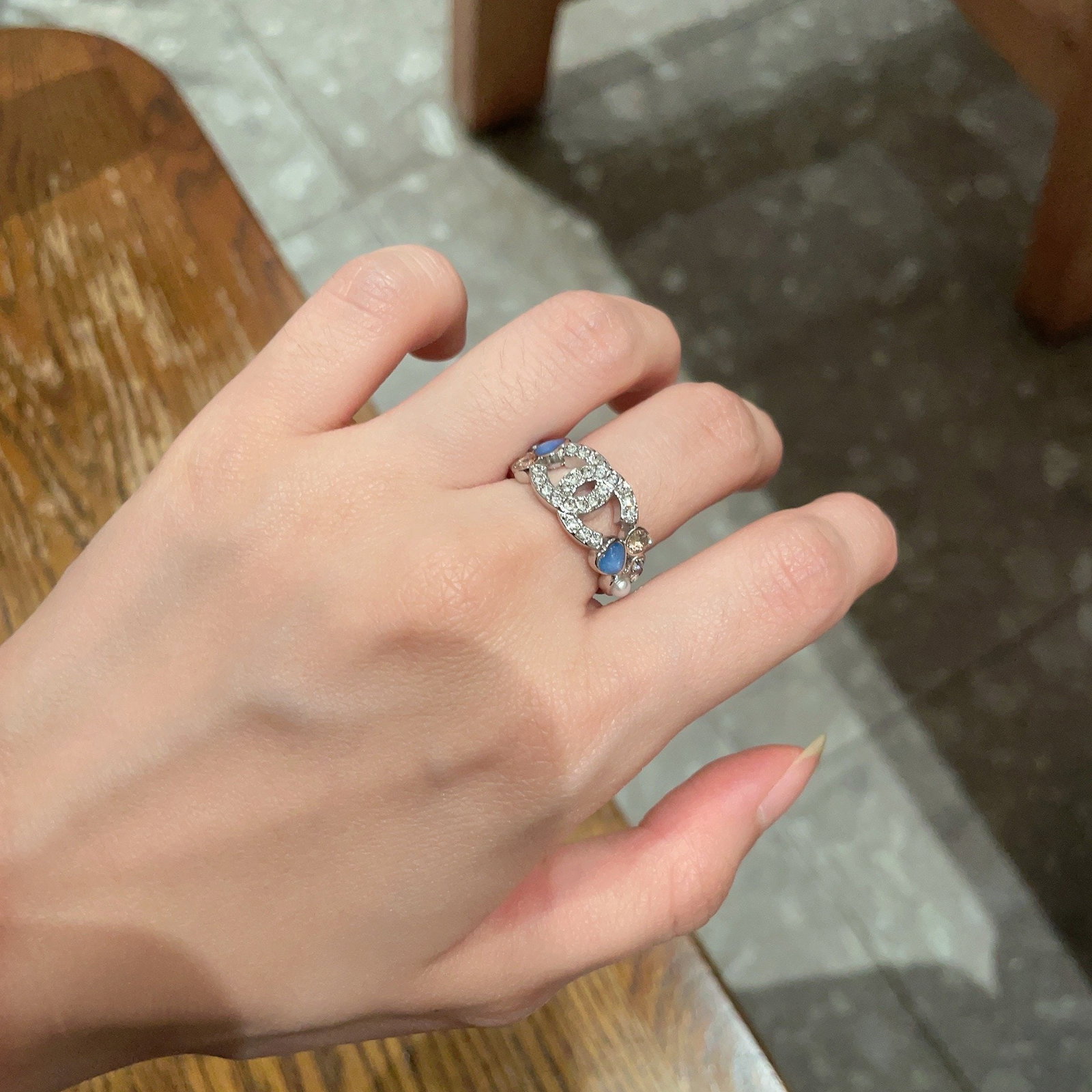 Chanel double C logo ring: Chanel double C logo ring! The simple design is incredibly sophisticated, makes your hands appear whiter, and is very versatile, easily layered with other styles. Thank you for viewing our auction