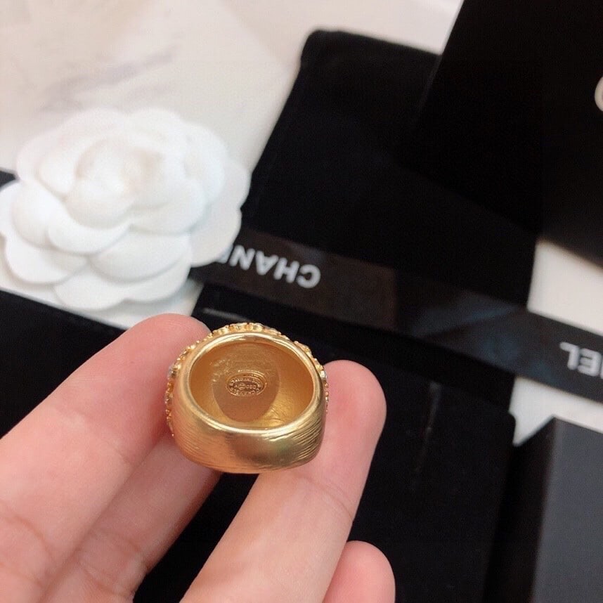 Chanel: A stunning CHANEL classic CC series micro-pave ring, perfect for pairing with various evening gowns, dresses, and formal wear. Thank you for viewing our auction and we look forward to serving you as
