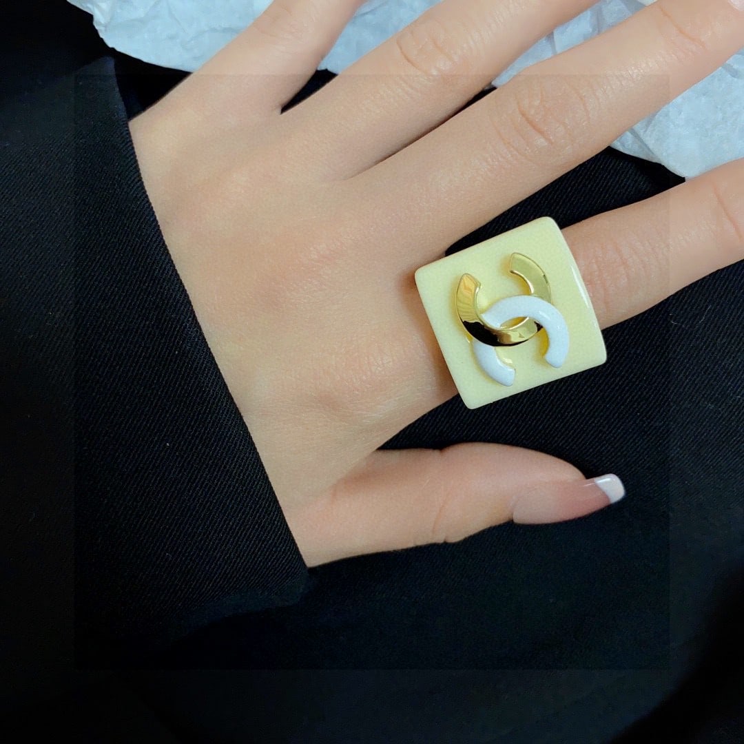 Chanel Double C Color Collection Ring: Chanel's signature double C logo ring in a colorful design! The minimalist design with the logo is exquisite, makes your hands appear whiter, and is incredibly versatile, easily layered with other