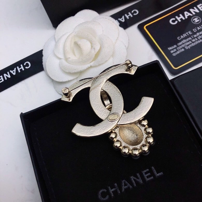 CHANEL double C brooch: The CHANEL double C brooch is incredibly stylish and elegant, with a sophisticated design. Thank you for viewing our auction and we look forward to serving you as a valued Gold Standard Auctions