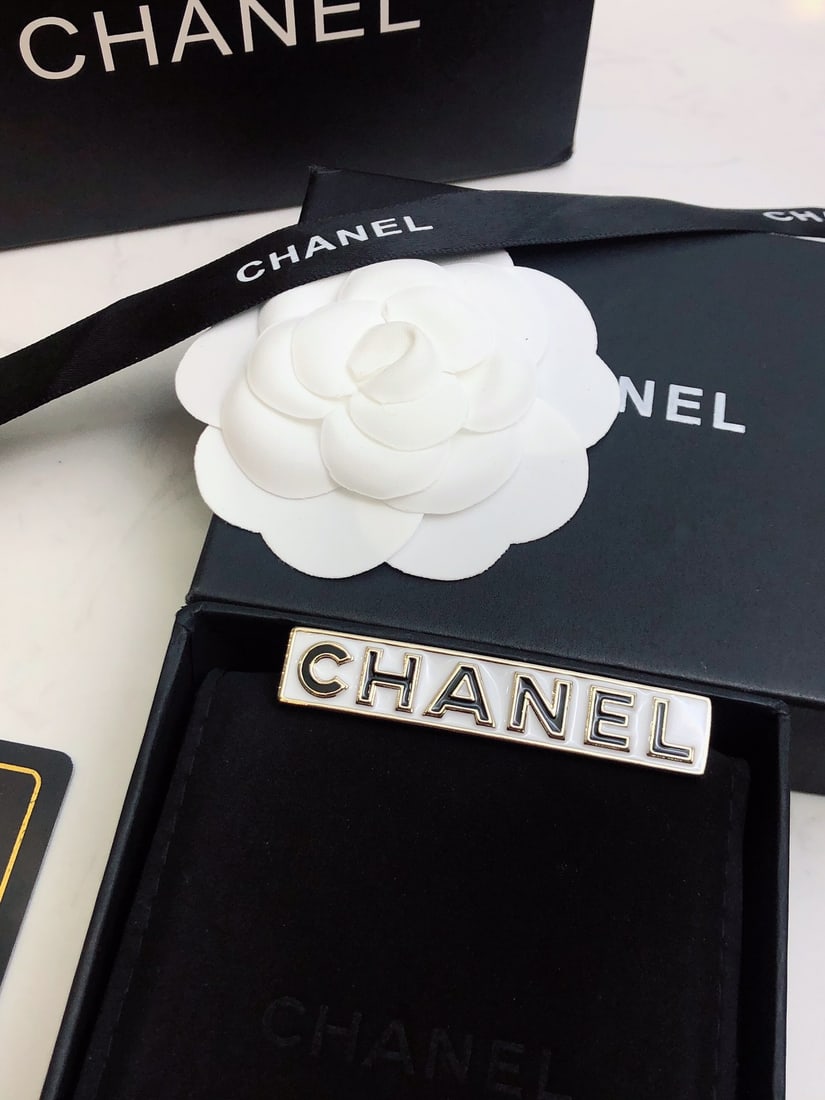 CHANEL Brooch (1 of 6)