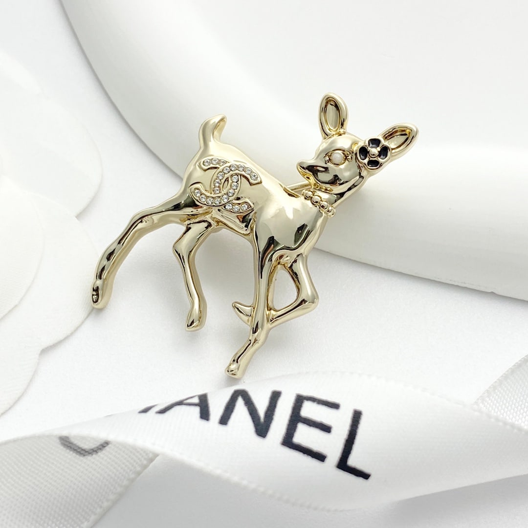 CHANEL Light Gold Reindeer Double C Brooch: The CHANEL light gold reindeer double C brooch is incredibly stylish. The three-dimensional reindeer is so exquisite and stunning at first glance. The black enamel camellia at the ear is the perfect f