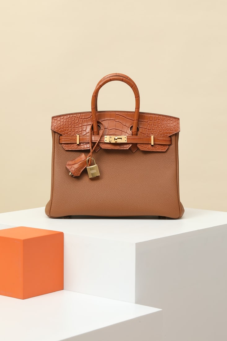 Hermes: Model: BK25 Code: BK2501050 Color: CK37 Golden Brown Dimensions: Length 25cm x Depth 20cm x Width 13cm Material: Togo/Matte Alligator (Square Opening) Birkin 25 Touch Handbag with Interior Zipper