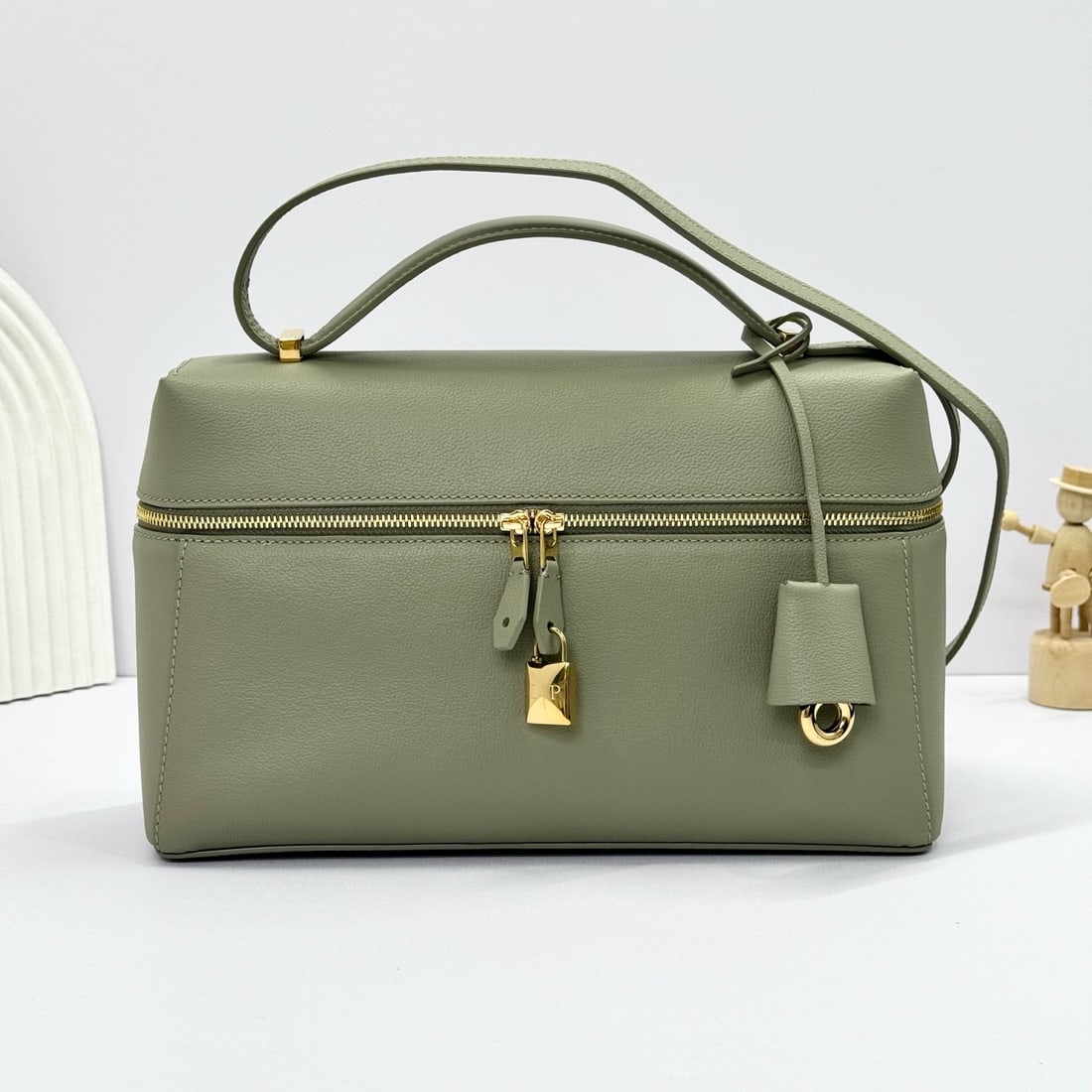 Loro Piana Extra Bag 27 Handbag: The Loro Piana Extra Bag 27 in tarragon green is crafted from calfskin with a distinctive texture. It features meticulously crafted details and stitching, a new three-dimensional charm, and a multi-fu