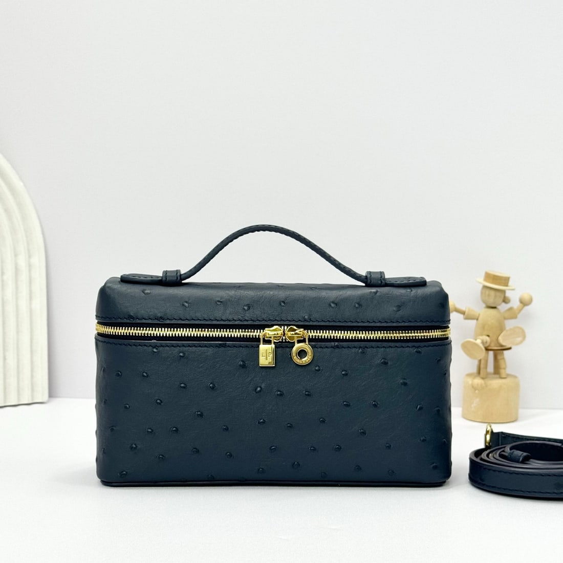 Loropiana Loro piana EXtra pocket L19 clutch bag: Loropiana Piana Extra Pocket L19, Ostrich Pattern Midnight Blue with Gold Buckle. This is a functional clutch with a wide opening, combining classic style with minimalist design. The body is made of o