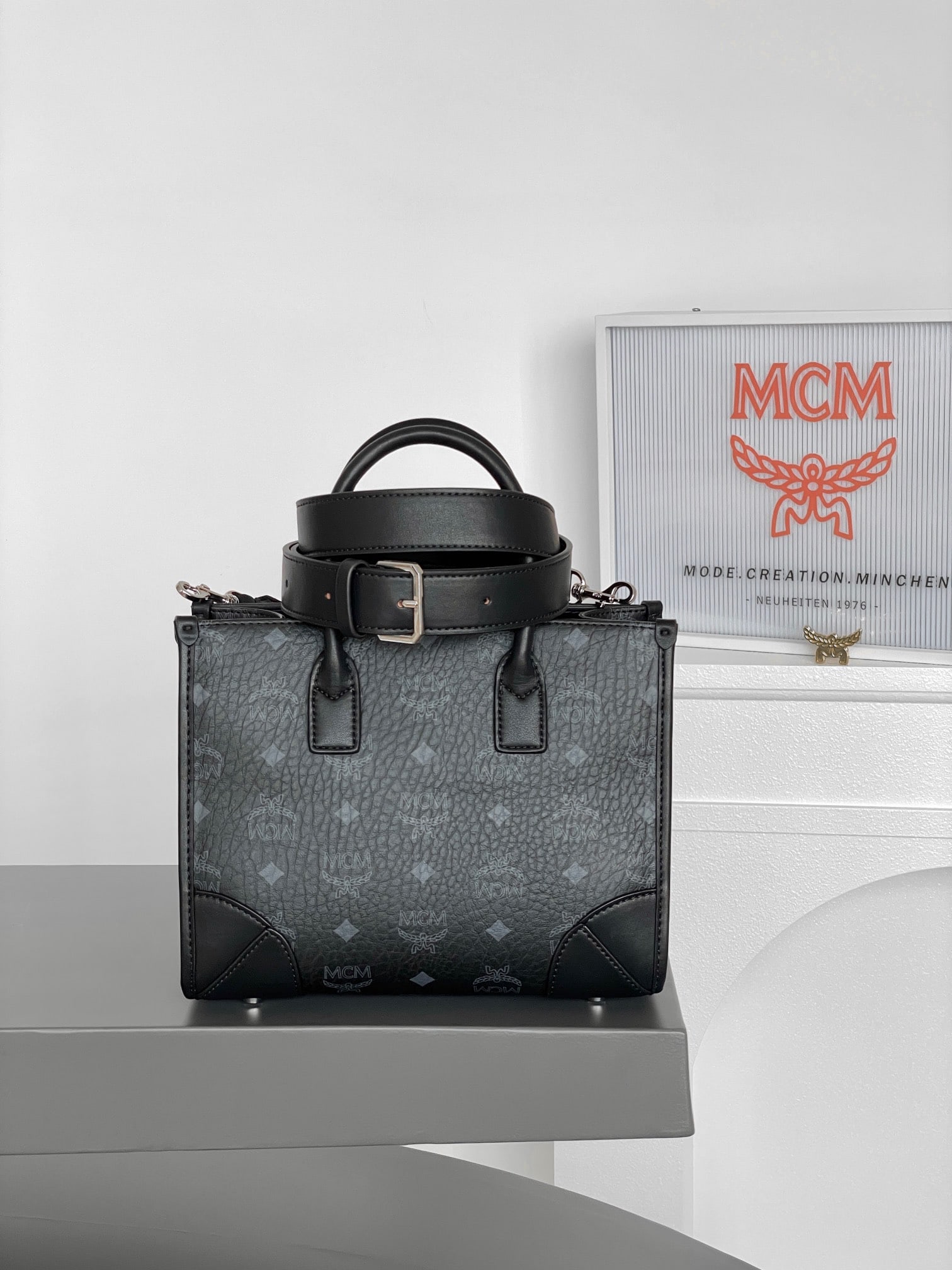 MCM MUNCHEN VISETOS Small Handbag (1 of 9)