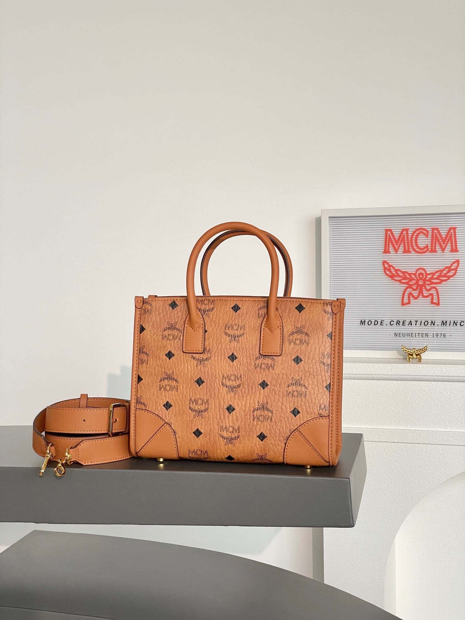MCM MUNCHEN VISETOS Small Handbag (1 of 9)