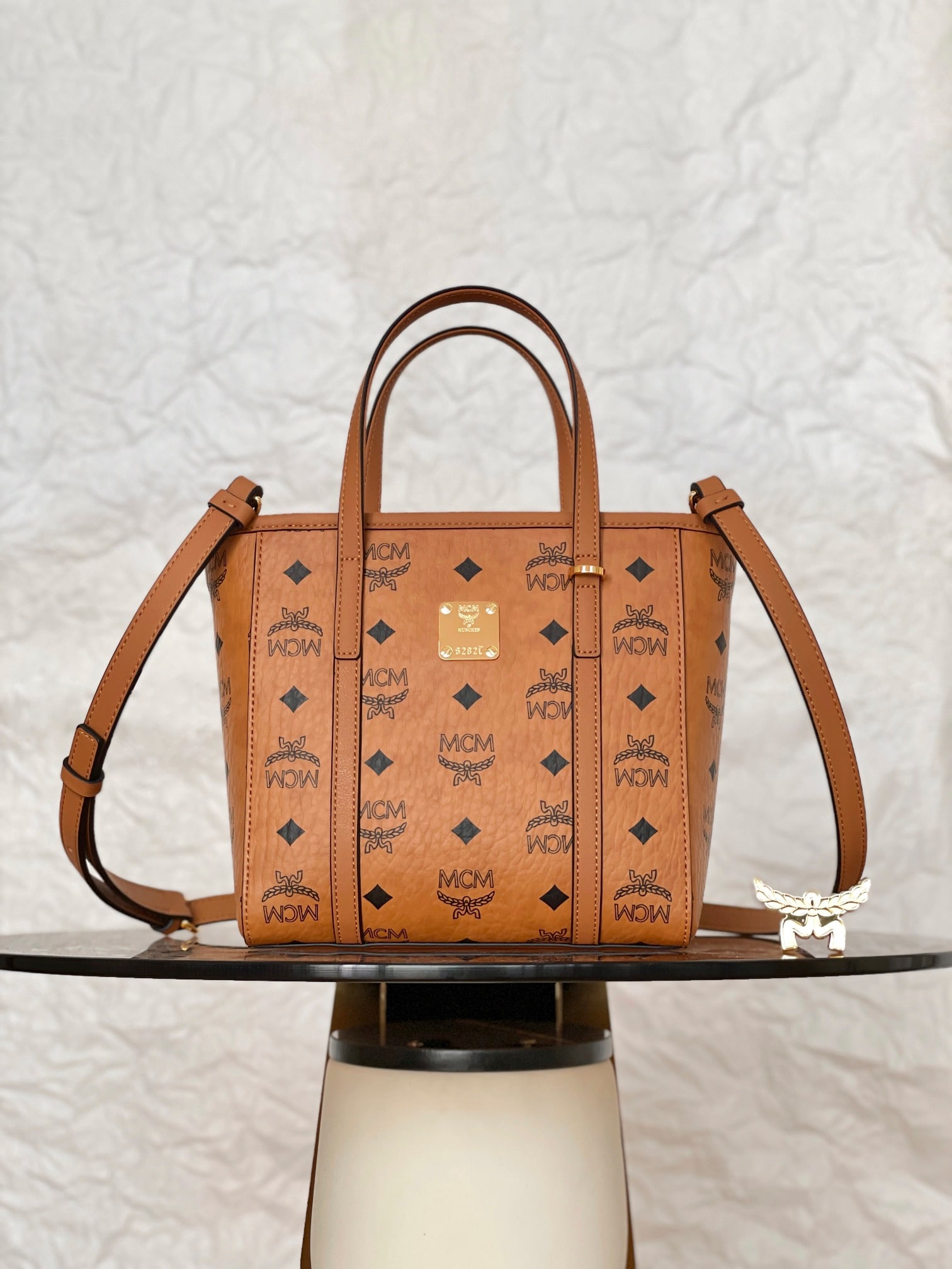 MCM AREN TONI VISETOS MINI Shopping Basket: MCM AREN TONI VISETOS MINI Basket Bag, Classic Cognac Brown. Can be worn as a shoulder bag or crossbody. A super classic basket bag! Perfect for everyday wear, versatile, functional, and great value!