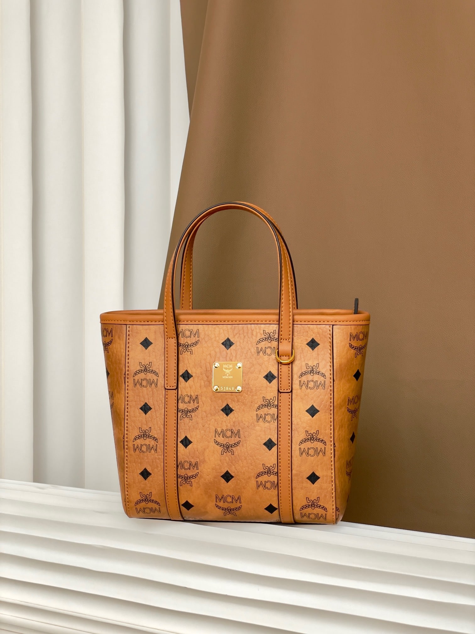 MCM AREN TONI VISETOS MINI Shopping Bag/Basket: MCM AREN TONI VISETOS MINI Shopping Basket - Classic Cognac Brown. Can be worn on the shoulder or crossbody. A super classic shopping basket! Perfect for everyday wear, versatile, functional, and