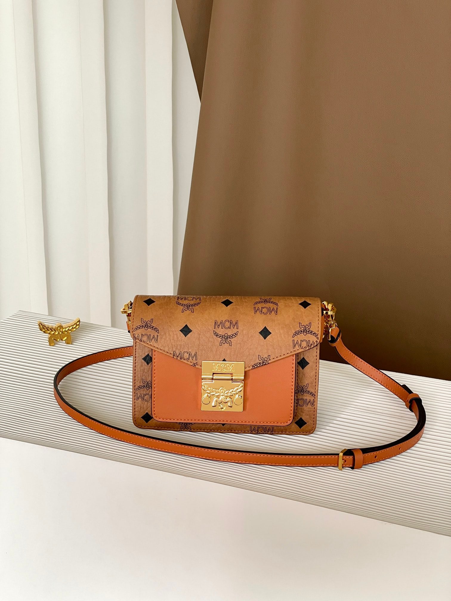 MCM TARCY SATCHEL accordion chain crossbody bag: MCM TARCY SATCHEL Chain Crossbody Accordion Bag. Classic cognac color and elegant design. The mini Tracy crossbody bag is crafted from classic Visetos material with Spanish Nappa leather trim, making