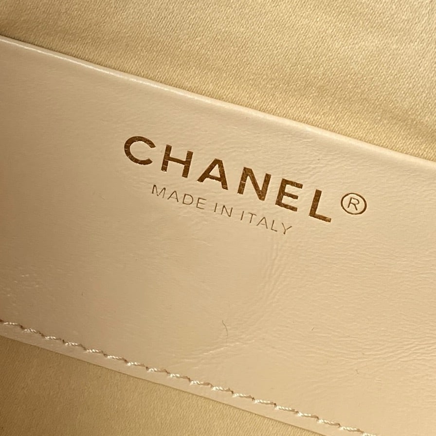 CHANEL - 8