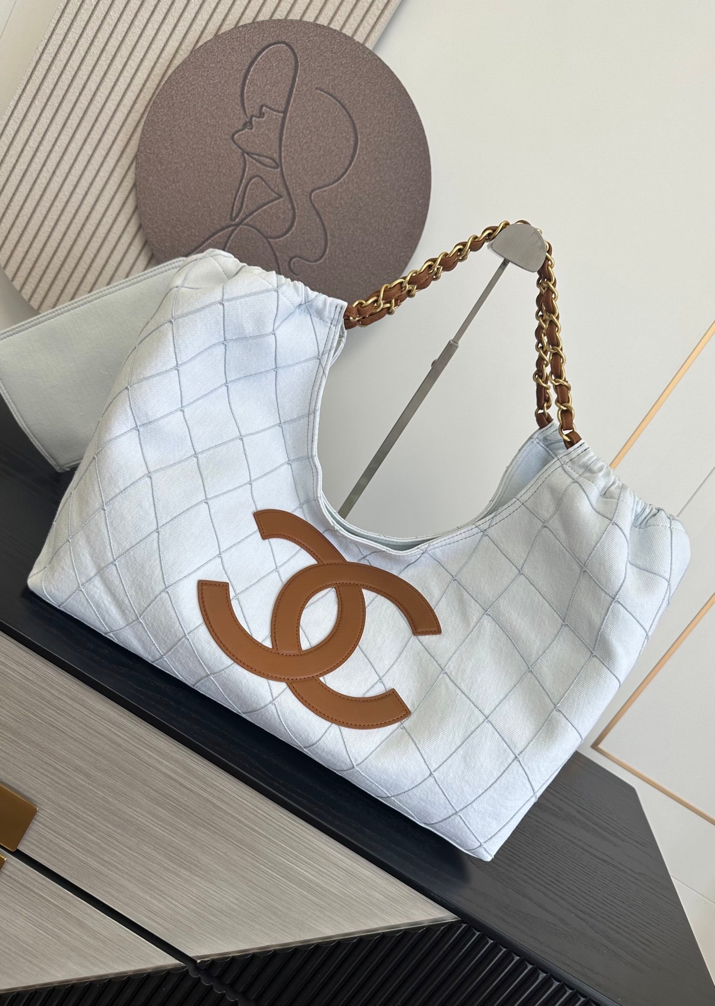 CHANEL Blue Double C Canvas Beach Bag/Tote Bag: This CHANEL blue double-C canvas tote bag features a clean canvas fabric and a blue tone. It's comfortable to carry and perfect for everyday commuting! Dimensions: 20/43/17cm Thank you for viewing our