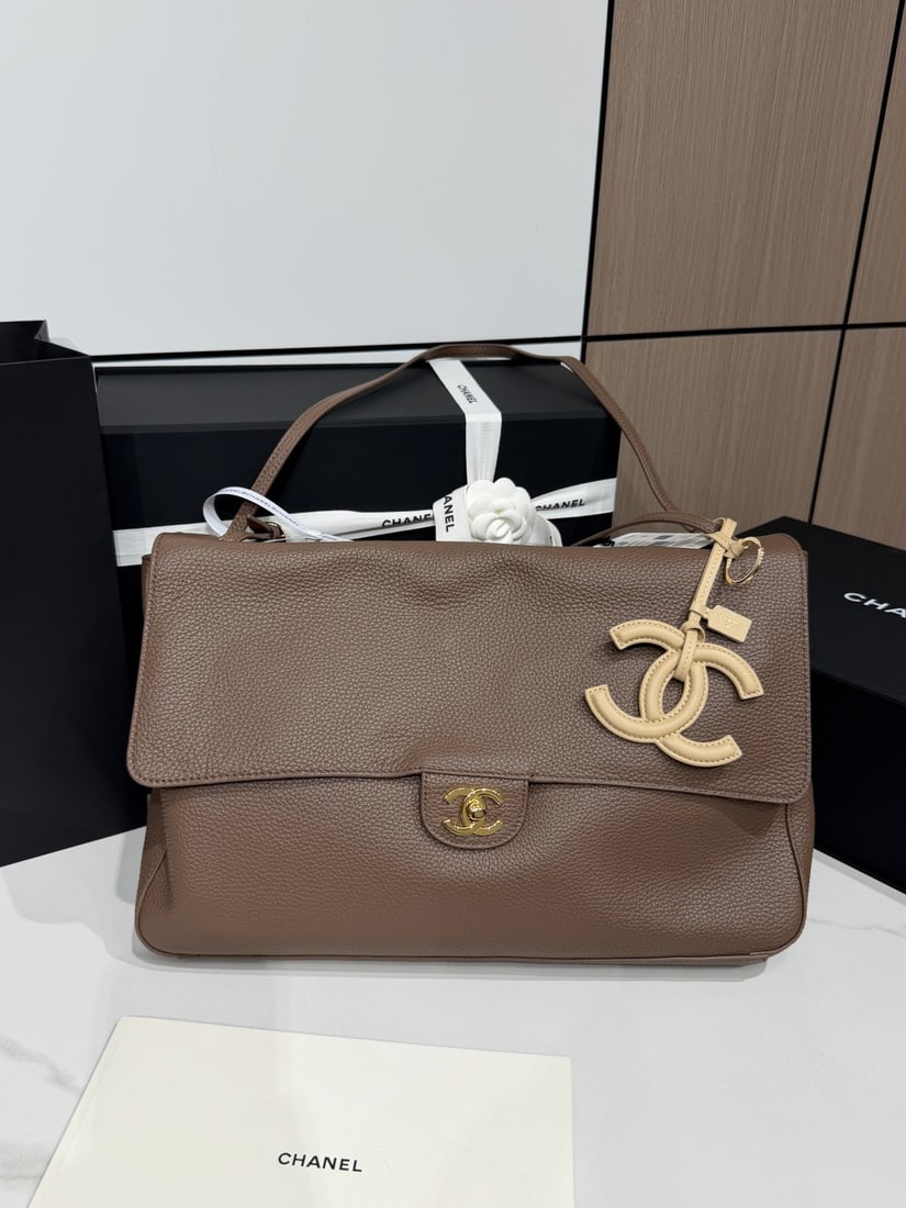CHANEL Jennie MAXI Extra Large Flap Bag: CHANEL Jennie MAXI Extra Large Flap Bag, the same style worn by Jennie. Made of Italian Caviar Grained Calfskin, this bag is naturally softened and pressure-pressed to create a smooth, delicate
