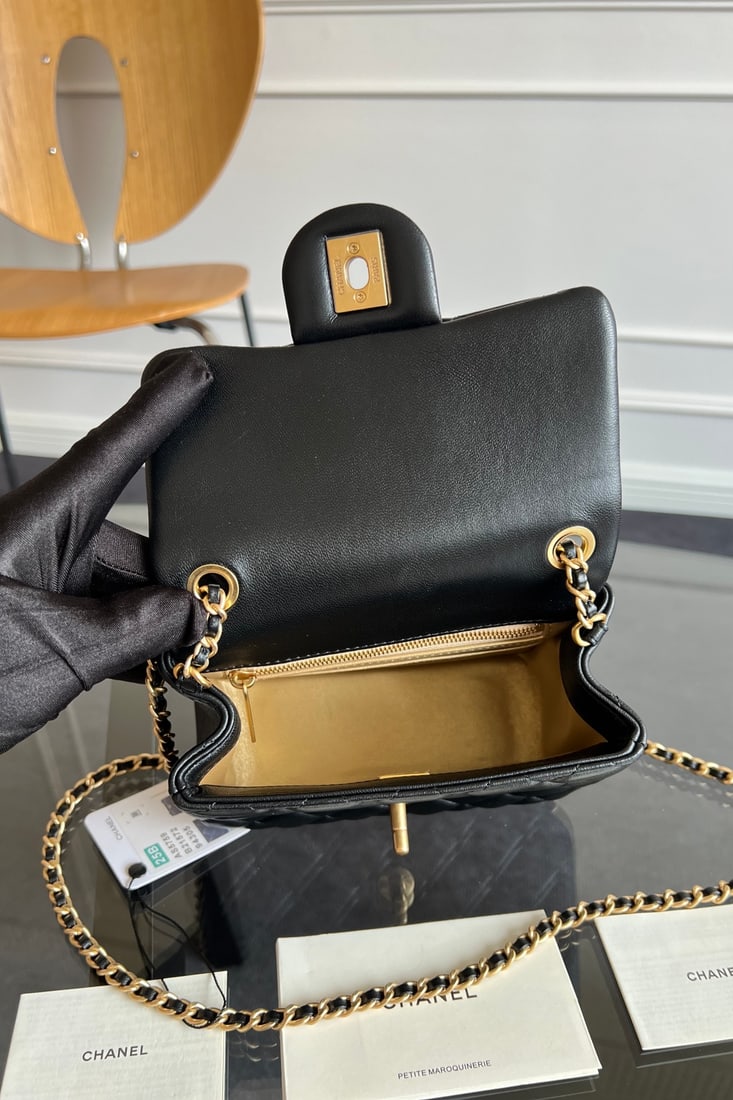 CHANEL - 8