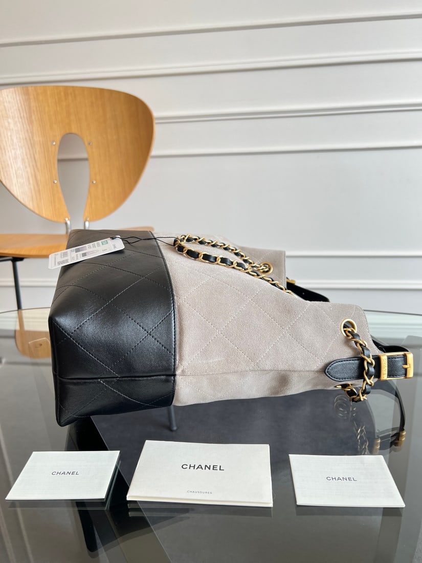 CHANEL - 8