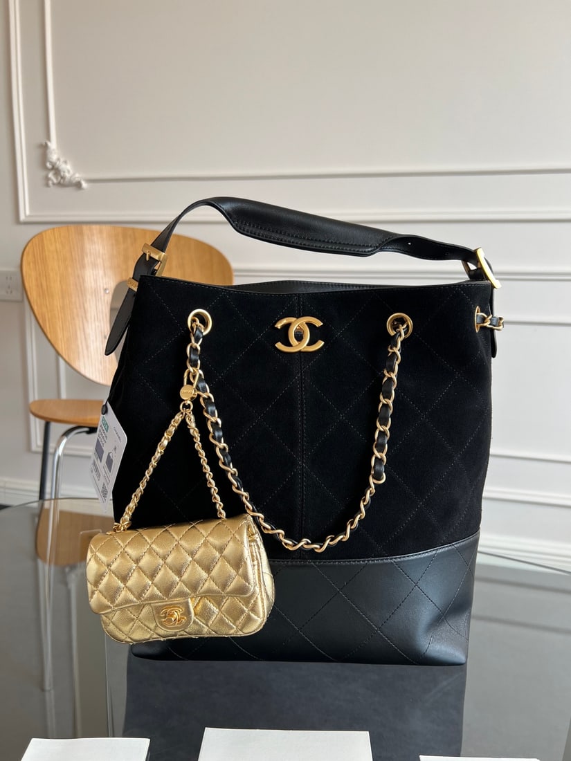 CHANEL - 8