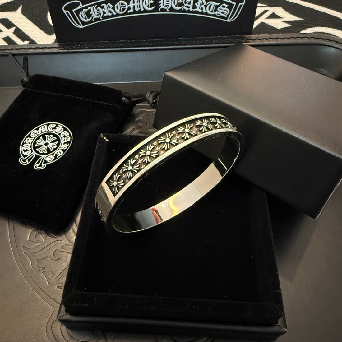 Chrome Hearts Retro Cross Bracelet: Chrome Hearts vintage cross bracelets feature unique designs with embossed patterns and varied designs. The cross and scout flower are Chrome Hearts' signature colors, making them timeless. Chrome