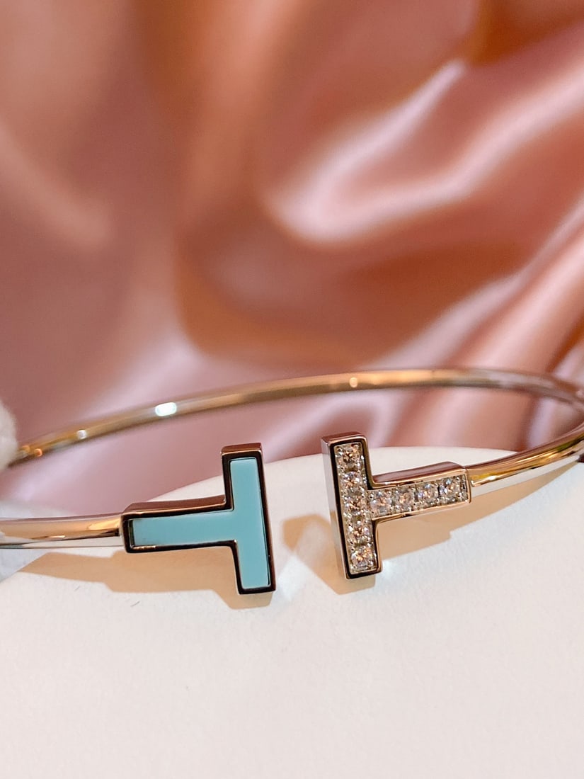 bracelet: Turquoise paired with diamonds Thank you for viewing our auction and we look forward to serving you as a valued Gold Standard Auctions customer! Each item has been carefully selected to bring quality,
