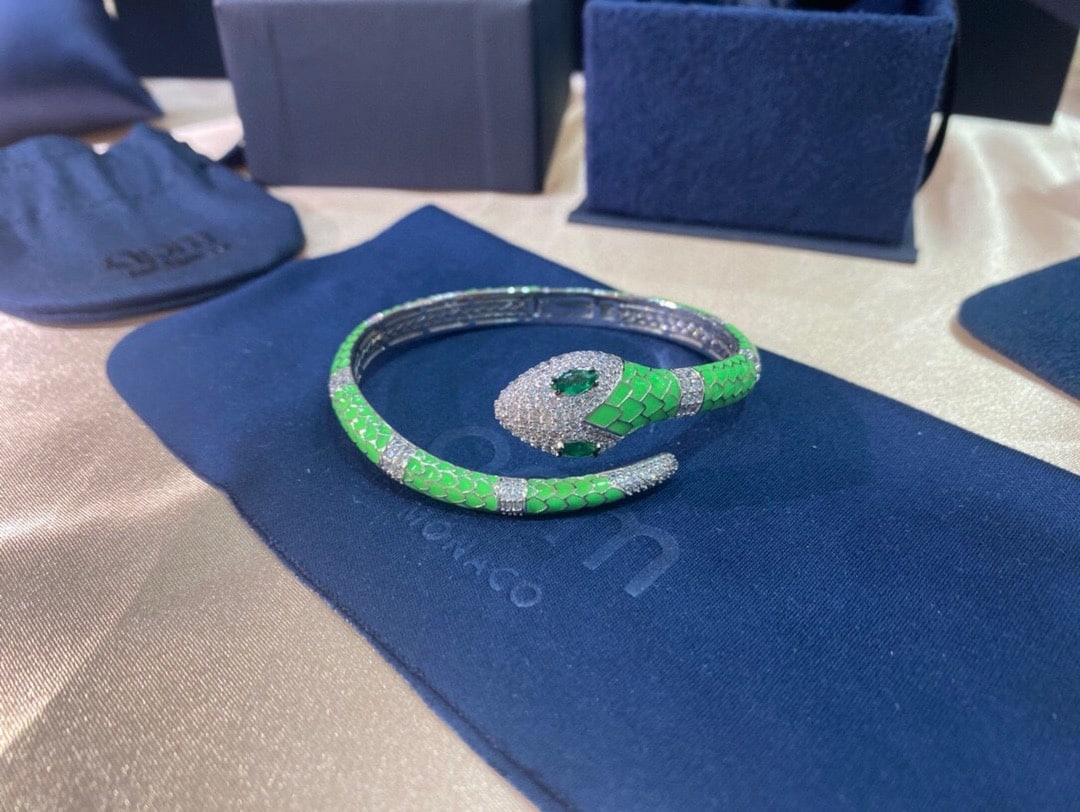 Apm monaco fluorescent green snake bracelet (1 of 8)