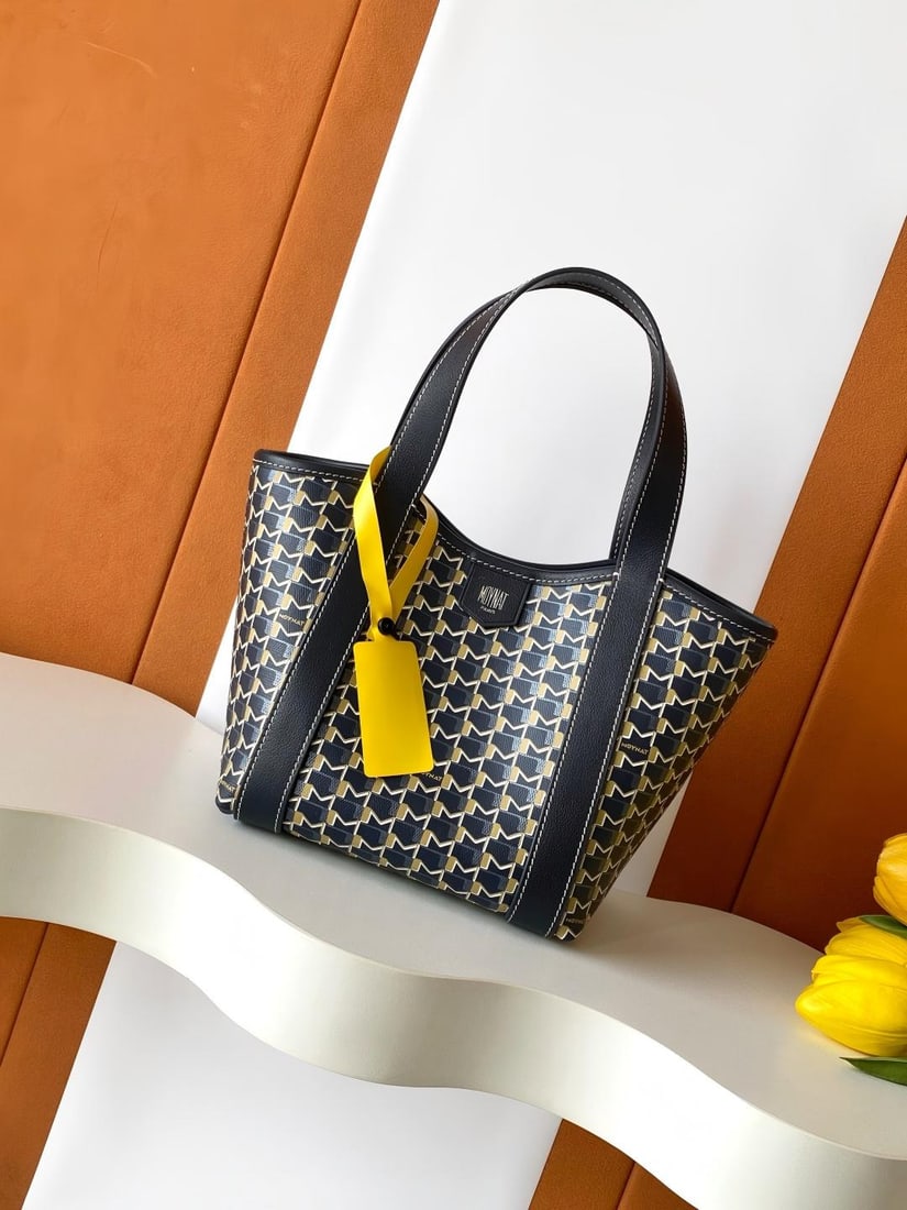 Moynat Duo Tote BB Tote Bag: The Duo Tote BB tote bag is lightweight and portable. MOYNAT showcases exquisite details through superior leather craftsmanship, creating a modern and timeless piece. This two-tone leather tote bag fe