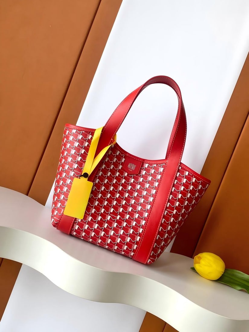 Moynat Duo Tote BB Tote Bag: The Duo Tote BB tote bag is lightweight and portable. MOYNAT showcases exquisite details through superior leather craftsmanship, creating a modern and timeless piece. This two-tone leather tote bag fe
