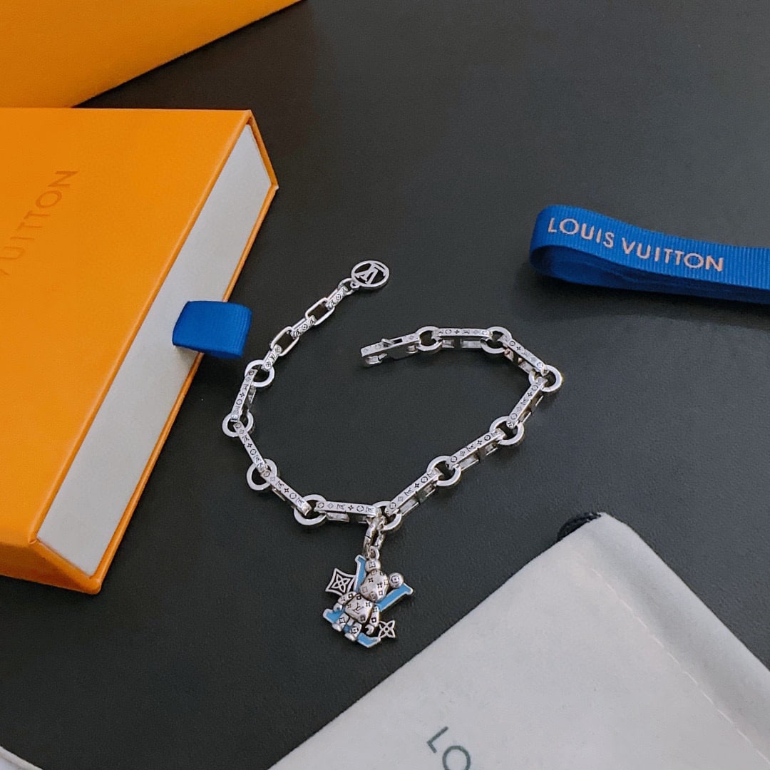 LV bracelet: LV bracelet, retro and trendy, suitable for both men and women, couple styles, rock punk Thai silver style, retro elements, trendy and versatile, celebrity classic bracelet, Cuban chain series, retro 