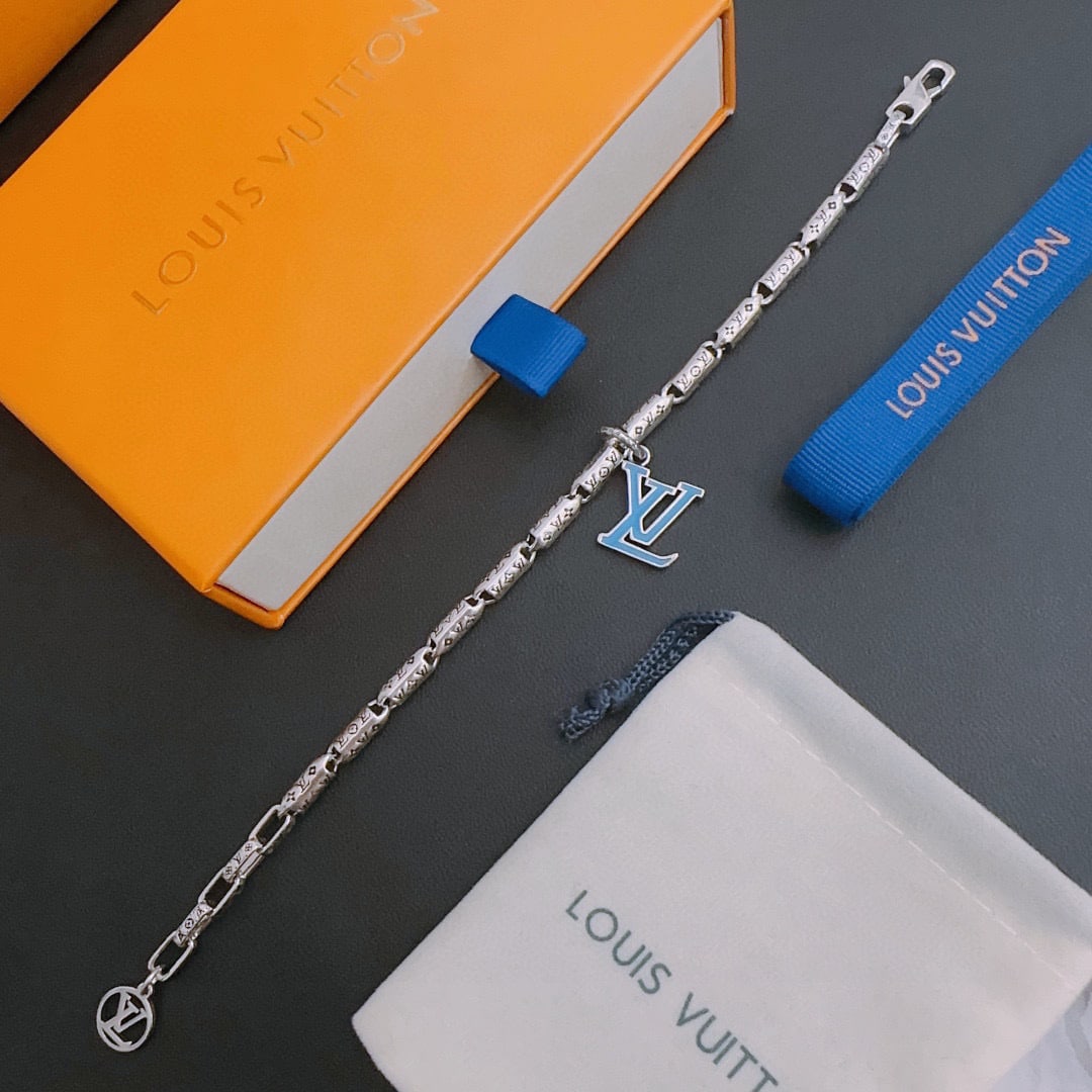 LV bracelet: LV bracelet, retro and trendy, suitable for both men and women, couple styles, rock punk Thai silver style, retro elements, trendy and versatile, celebrity classic bracelet, Cuban chain series, retro 