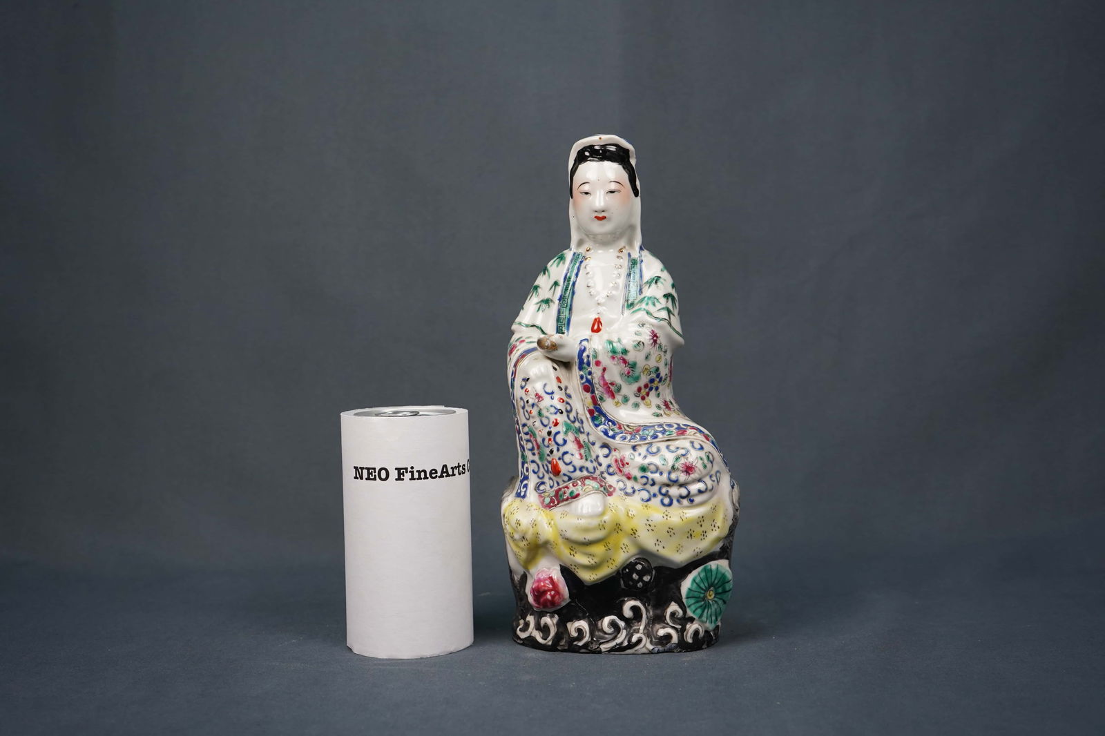 Fine Chinese Antique Famille Rose Porcelain Guanyin: Fine Chinese antique famillie rose porcelain Guanyin figurine. H: 10"1/2 x W: 5"