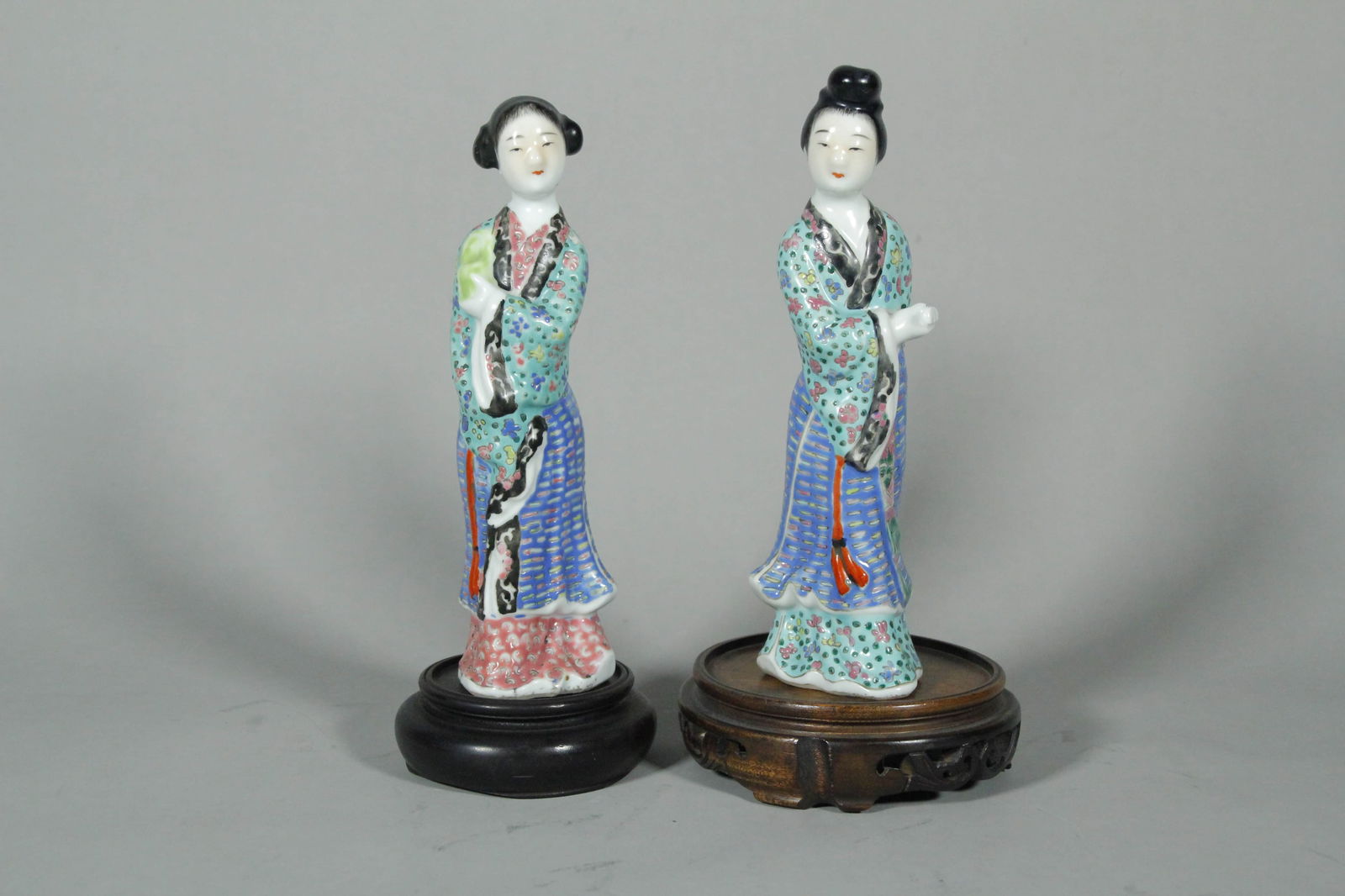 Two Chinese Antique Famille Rose Porcelain Women Figurines (1 of 6)