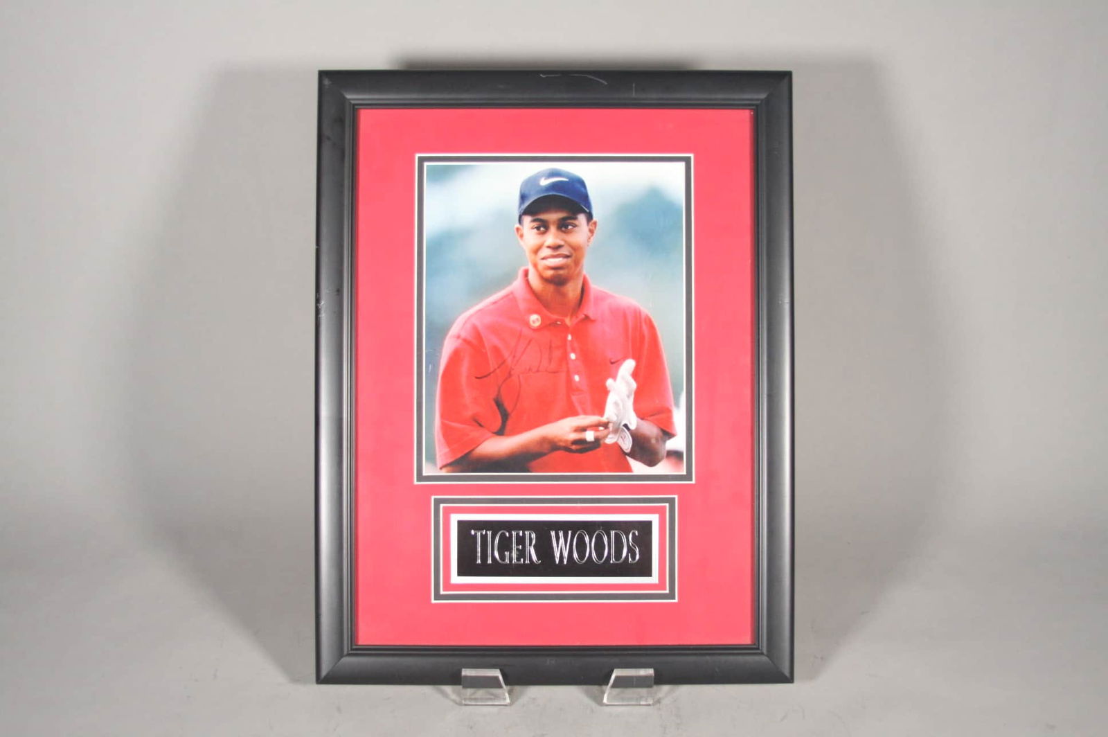 "TIGER WOODS" Original Signed Photo on Frame (1 of 6)