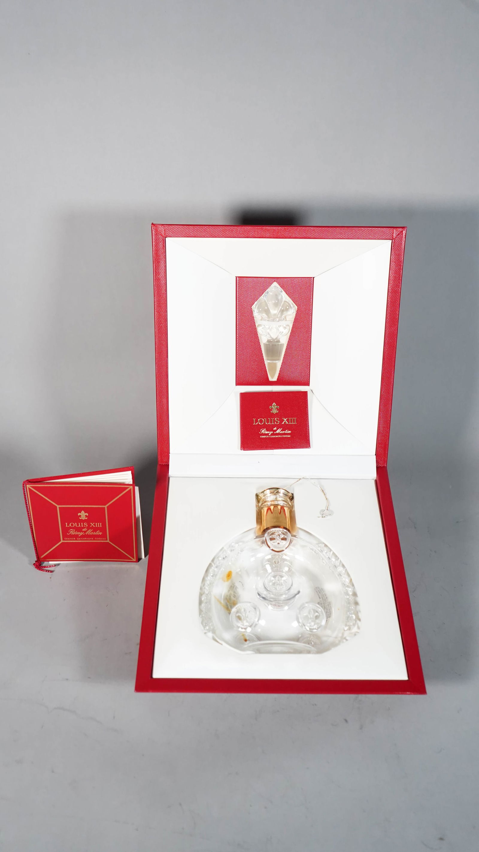 Original "LOUIS XIII" de Remy Martin Grande Champagne Cognac Empty Bottle w/Certificate (1 of 6)