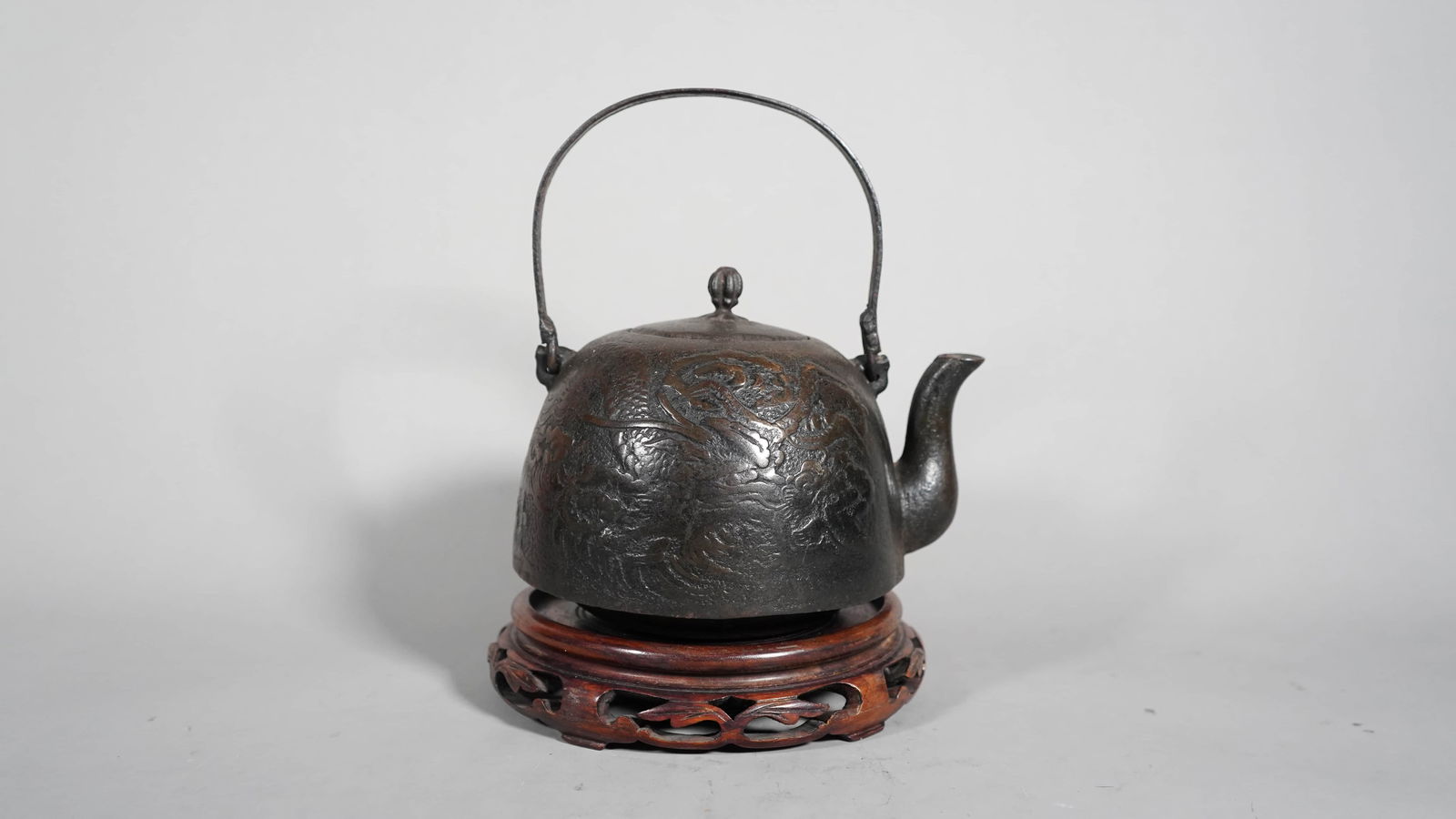 Antique Japanese Cast Iron Tea Pot (1 of 6)