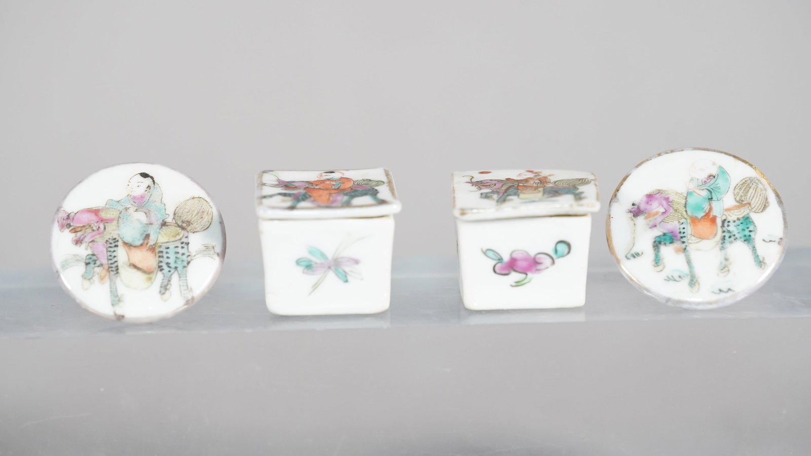 4 Chinese Antique Famille Rose Figure Statue Porcelain Mini Rouges Boxes and Cufflinks (1 of 6)