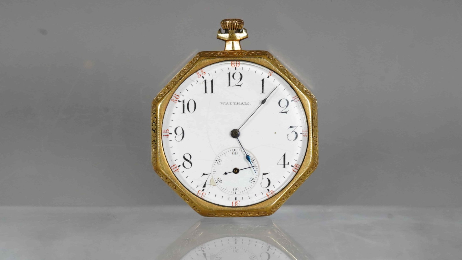 Vintage 14K GF WALTHAM Pocked Watch (not Running): Vintage 14K GF WALTHAM Pocked Watch. Missing Symmetrical Pocket Watch Bow, not Running, need Good Clean.(Stand not Included).