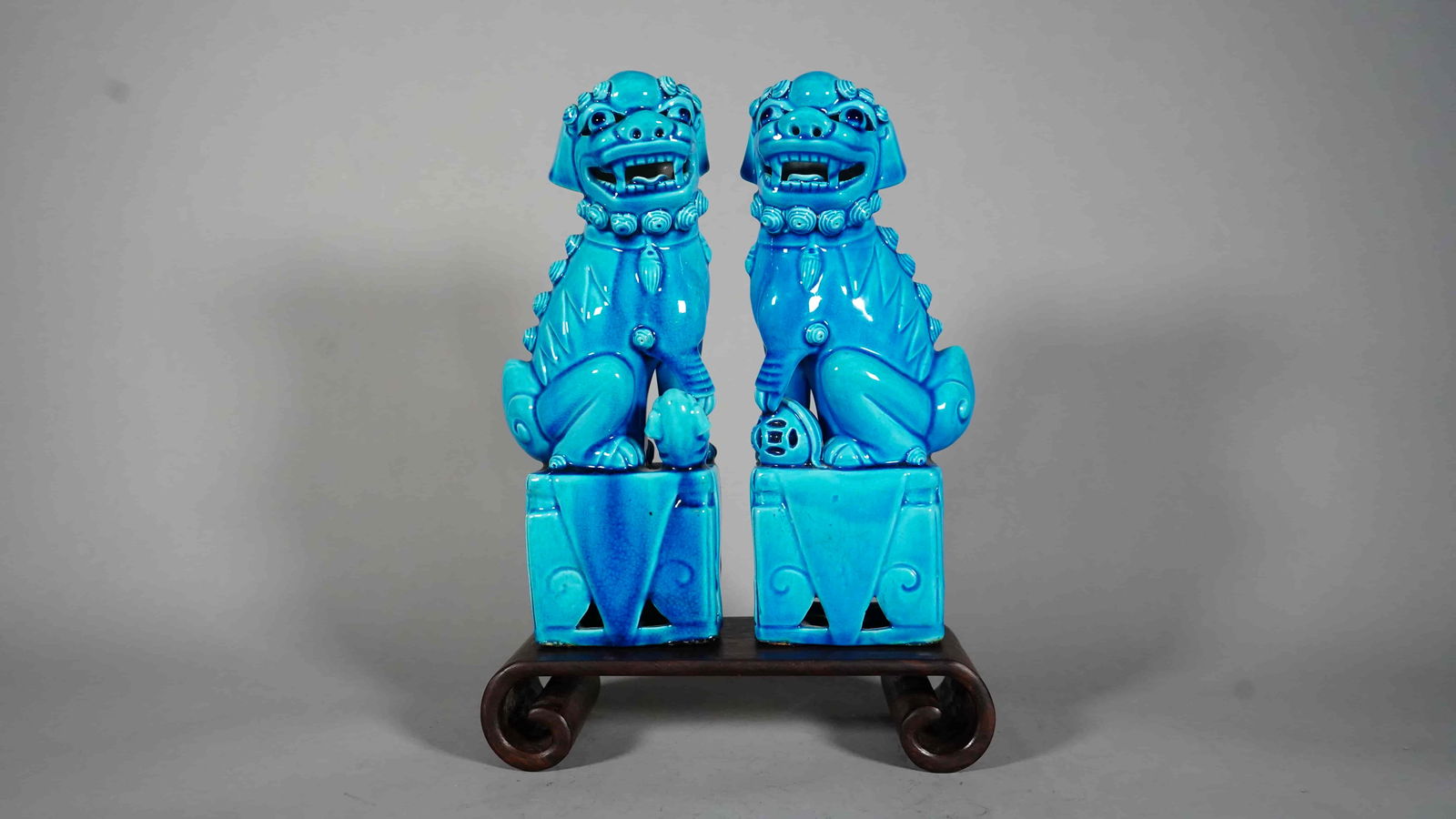 Vintage Pair of Blue Turquoise Glazed Porcelain Foo Dogs Statue (1 of 6)