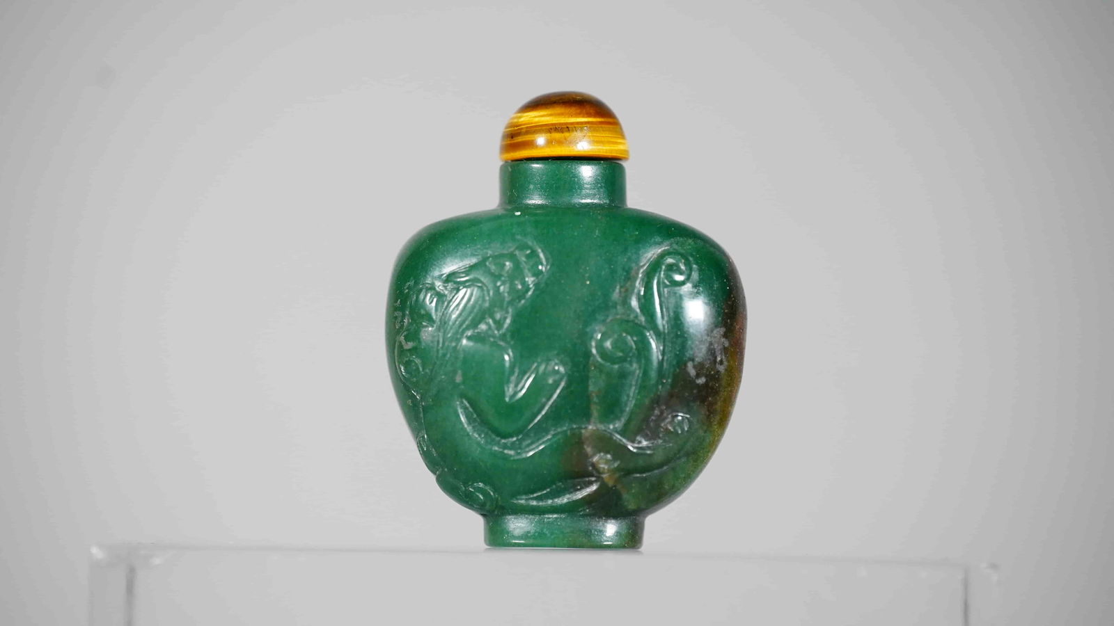  Chinese Natural Emerald Green Jade Snuff Bottle  (1 of 6)