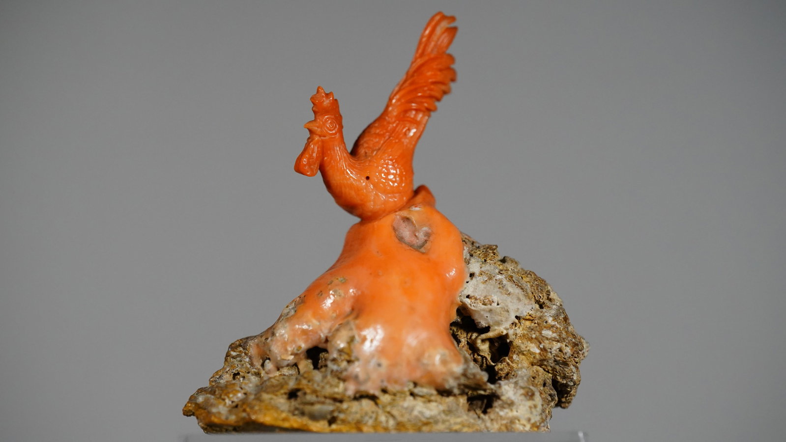 Stunning Rare Natural Coral Hand-carved Rooster Sculpture: Stunning Rare Natural Coral Stone Hand-carved Rooster Sculpture. Base Measure Approx.: 3"L x 2"W x 2"H, Rooster size approx.: 1"3/4L x 1"H x 1/2"Thick. Very good condition and original design. Total w
