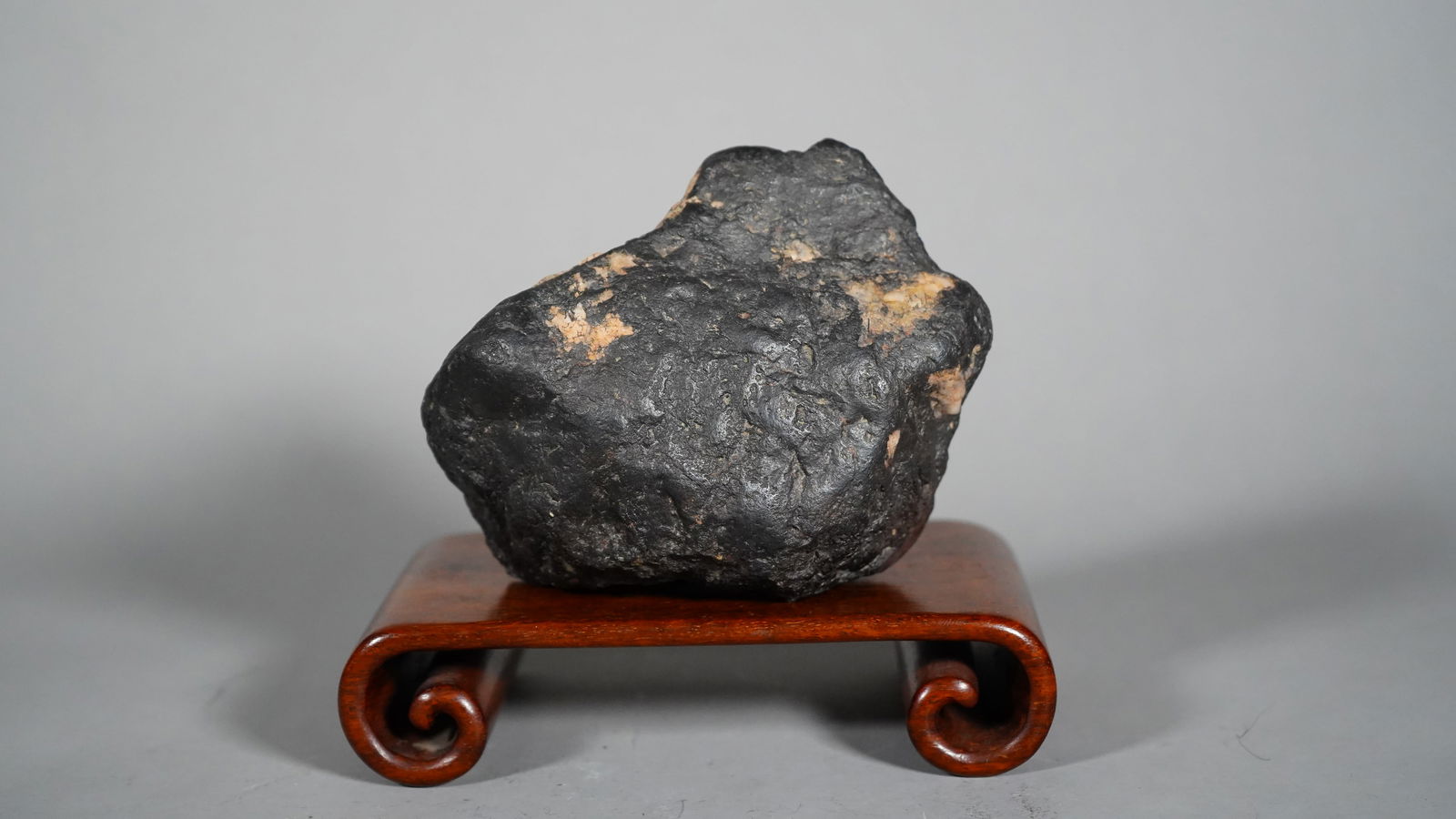 A Large Highly Magnetic Iron Meteorites (1 of 6)