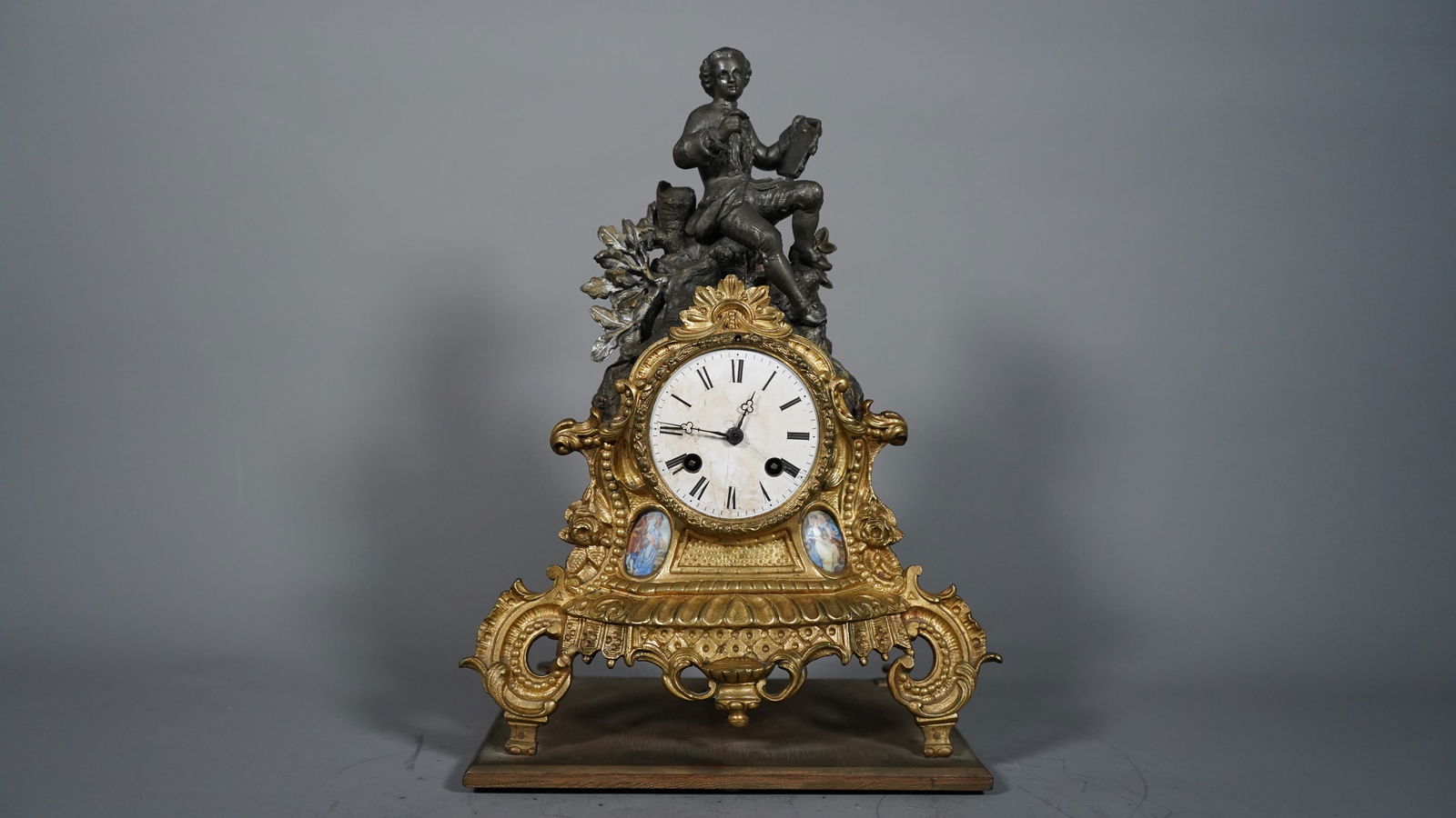 Vintage Antique Victorian Bronze Gilt Metal Mantle Clock with Sculpture (1 of 6)